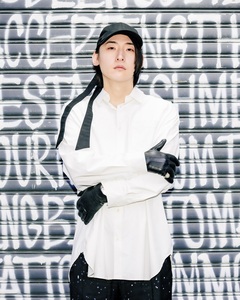 ビッケブランカ、登場人物が交錯する"劇的"新曲「xLxCxAx」6/4配信リリース決定。楽曲の世界観をヴィジュアル化したジャケット公開
