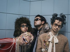 King Gnu、「TWILIGHT!!!」MVの1,000万回再生突破記念し"PLATINUM LIVE ver."期間限定公開。主題歌務める劇場版"名探偵コナン 隻眼の残像"とのコラボ・スペシャル・ムービーも
