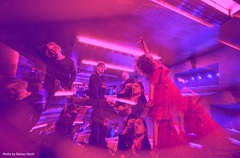 ARCADE FIRE、米TV番組"Saturday Night Live"での「Pink Elephant」＆「Year Of The Snake」パフォーマンス映像公開