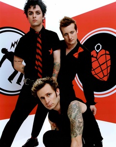 GREEN DAY、最新アルバム『Saviors (Édition De Luxe)』より「One Eyed Bastard」MV公開