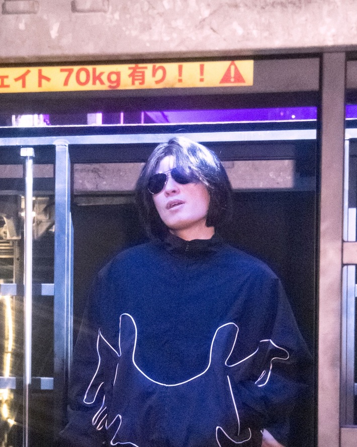 星野源の盟友 ニセ明がメジャー・デビュー。シングル『Fake』配信リリース。「Fake (feat. ウソノ晴臣, 雅マモル, 上白石まね)」MV本日6/23 20時公開決定