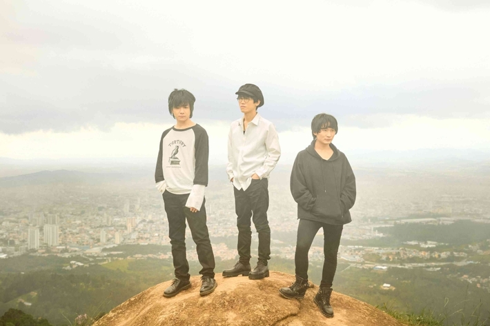 BURNOUT SYNDROMES、新曲「月光蝶」MV本日6/25 21時プレミア公開。全国ツアーの詳細発表