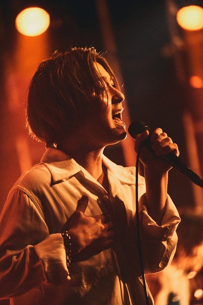 LIVE1.jpg