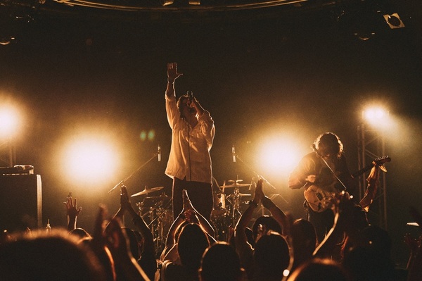 LIVE2.jpg