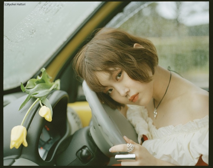 デビュー10周年のRei、弾き語りツアー"Mahogany Girl"＆バンド・ツアー"TUTTI FRUTTI"発表