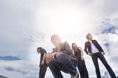 a flood of circle、今秋ニュー・アルバム発売決定。リリース・パーティーとして新宿歌舞伎町で野外フリー・ライヴ11/9開催。これまでリリースした全曲演奏するツアーも発表
