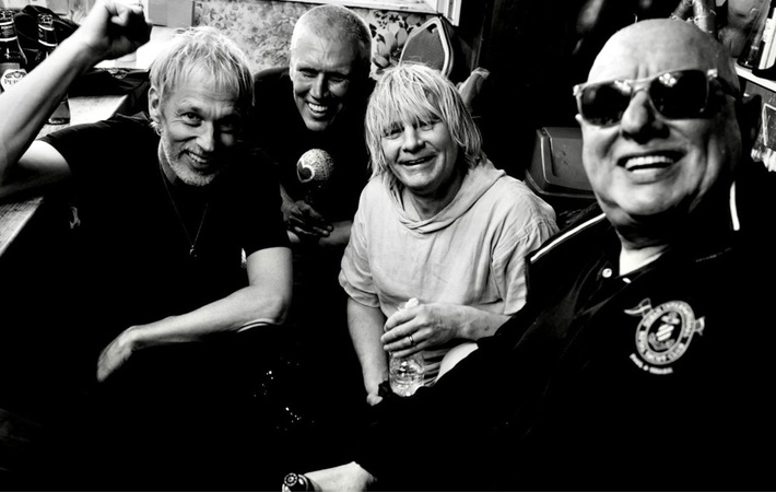 Noel Gallagher（OASIS）参加。MANTRA OF THE COSMOS、ニュー・シングル「Domino Bones (Gets Dangerous)」配信リリース＆オフィシャル・ビデオ公開