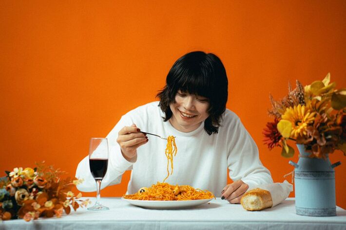 現役大学生アーティスト お風呂と街灯、2025年を切り拓くキラーチューン「ある日の哲学」リリース＆MV公開