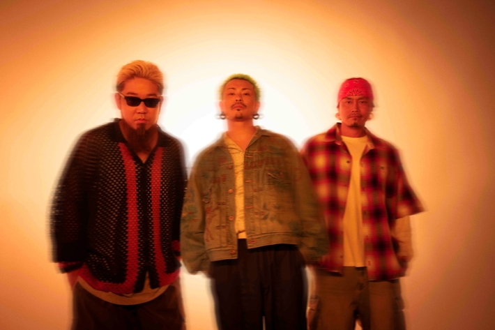 WANIMA、新曲「分岐点」をツアー・ファイナルにサプライズ・リリース。同郷の俳優 高良健吾が出演するMV公開