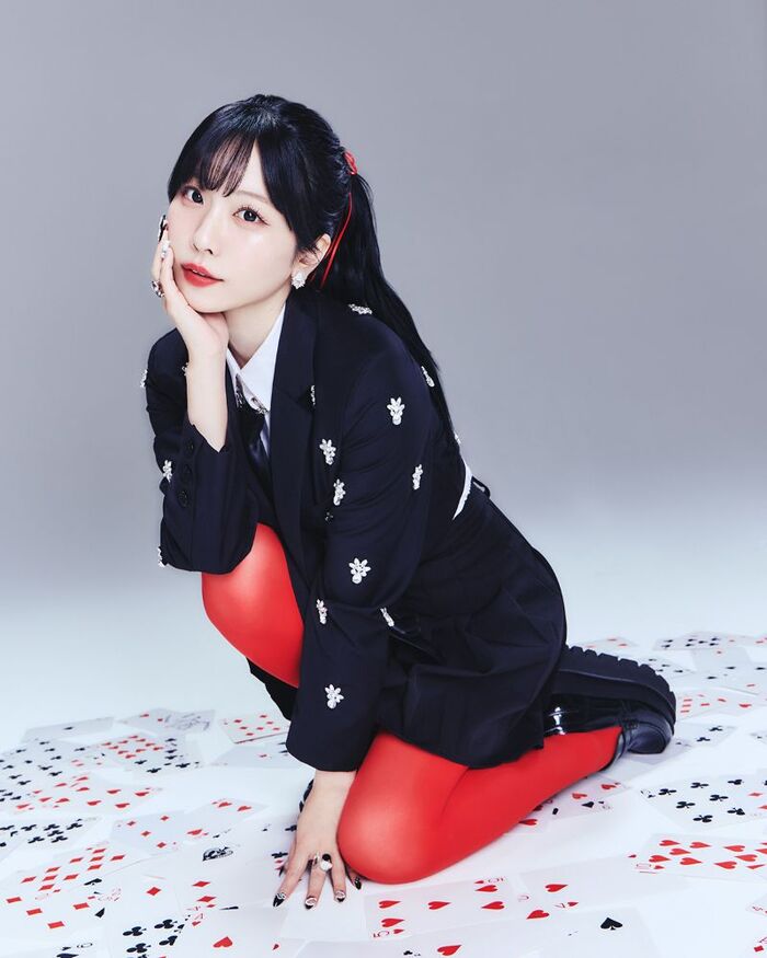 愛美、8/20リリースの1stハーフ・アルバム『A/CODE』よりリード曲「AthisCode」MV公開。フライングV掻き鳴らす姿も初披露