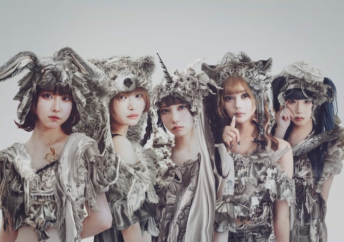 世界へ向けて駆け巡る5人組アイドル・グループ anew、新体制後初の新曲「まくあけのうた」MV公開。明日7/9配信リリース