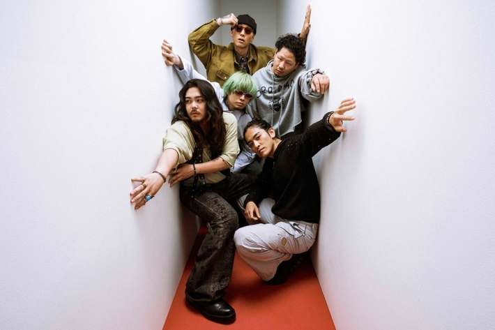 Kroi、新曲「Method」TVCMに"SAKAMOTO DAYS"のキャラクターが登場。坂本太郎が「Method」を聴いた感想をコメント