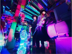 FAKE TYPE.、TVアニメ"鬼人幻燈抄"EDテーマの新曲「円鈴」本日8/13配信リリース。初の完全実写MV公開