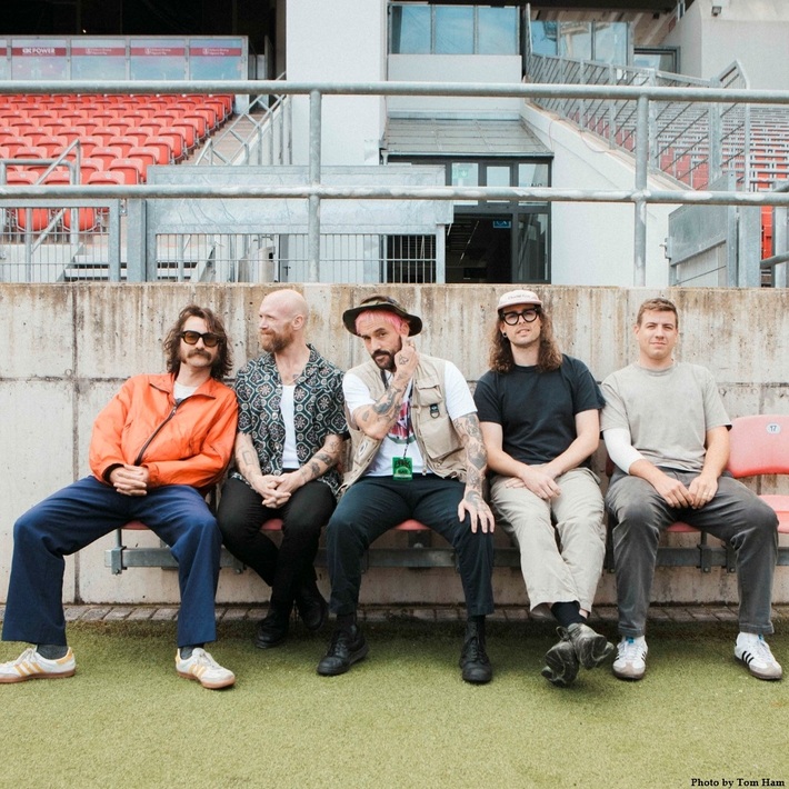 IDLES、映画"Caught Stealing"に提供した新曲「Rabbit Run」リリース＆リリック・ビデオ公開