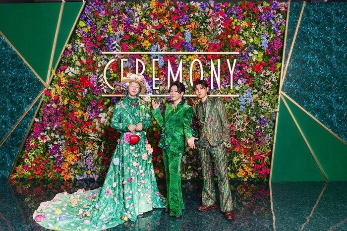 Mrs. GREEN APPLE、多種多様なアーティストが参加したエンターテイメント・ショー"CEREMONY"が"TVer"無料配信＆"WOWOW"放送／配信。"Behind the Scenes"も公開