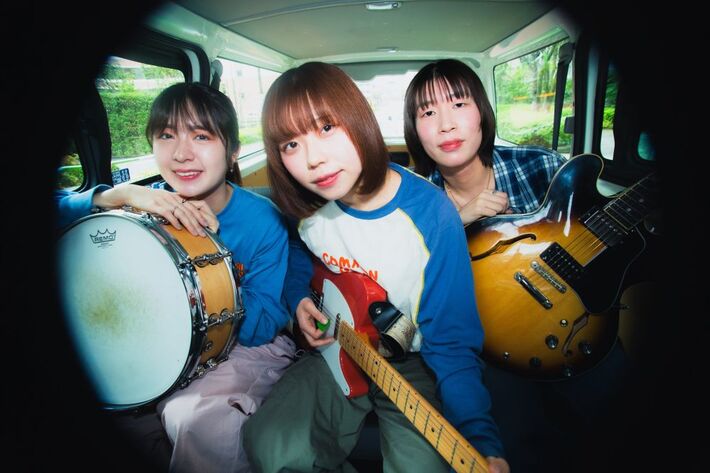 3人組ガールズ・バンド シベリアンハスキー、自主企画に向け完全フロア志向の新曲「ダーリン」明日8/20配信リリース。1stミニ・アルバム『生活にたゆたう』のタワレコ販売も