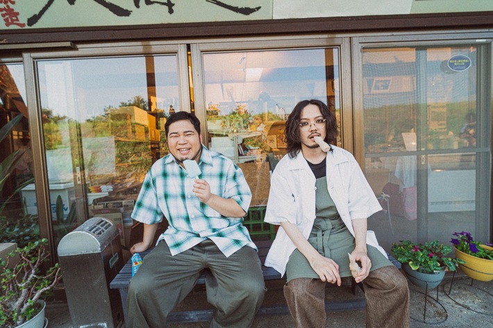 TOOBOE×松井ケムリ（令和ロマン）「あなたはかいぶつ」ショートMV公開。令和ロマンの大ファン TOOBOEの熱いオファーにより実現