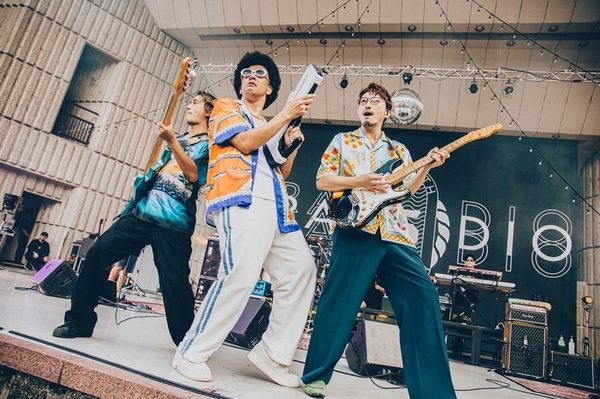 bradio_live2.jpg