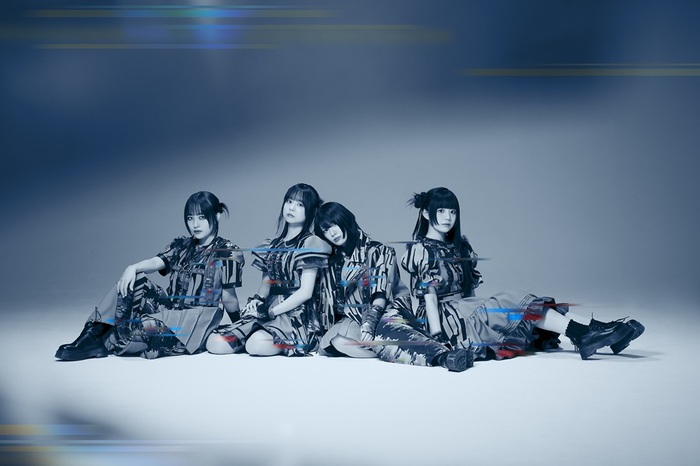 CYNHN、新曲「わるいこと」新ヴィジュアル公開。コンセプトは"カワイイ×壊す×青"