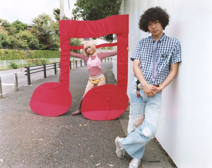 ハシリコミーズ、全曲未発表のニュー・アルバム『Friends Orchestra』11/5リリース決定。タワレコ吉祥寺パルコ店とのインストア・コラボ11/22開催