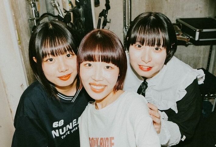 下北沢で注目度上昇中の3ピース・ガールズ・バンド みじんこらっく、初音源『チケット』でサブスク・デビュー。8月度"Eggs"マンスリー・プッシュに決定