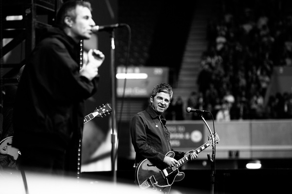 oasis_0809Edinburgh.jpg