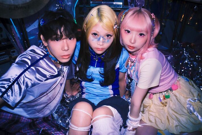 大阪発"ネオキューティーロックバンド"三四少女、ライヴで披露していた新曲「さよならトランジスタ」10/10配信リリース決定