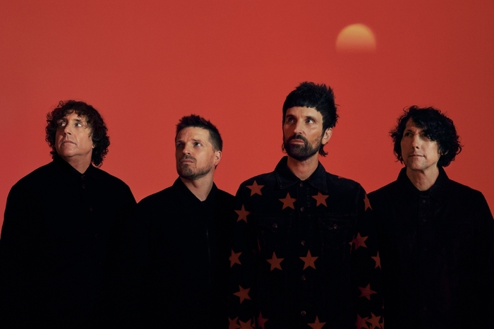 KASABIAN、新曲「Hippie Sunshine」本日9/22リリース＆ヴィジュアライザー公開。ニュー・アルバム『Act III』来年発売も発表