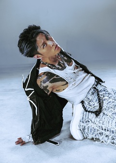 MIYAVI、「Sweet Disaster」がTVアニメ"忍者と極道"OPテーマに決定。最新PVにて音源公開