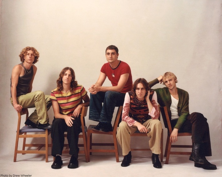 オーストラリア出身ポップ・ファンク・バンド PARCELS、最新アルバム『Loved』本日9/12リリース。パリでのリリース・パーティーYouTube生配信も