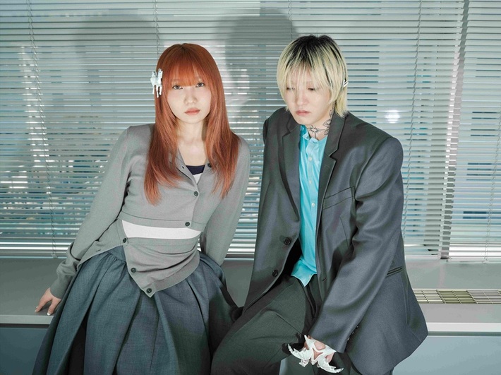 YOASOBI、ドラマ"もしもこの世が舞台なら、楽屋はどこにあるのだろう"主題歌に新曲「劇上」書き下ろし。Ayaseが歌唱参加するWヴォーカル楽曲、10/2配信リリース決定