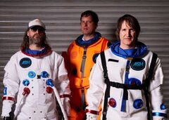 ASH、Graham Coxon（BLUR）フィーチャーした新譜の表題曲「Ad Astra」MV公開。ライヴ会場先行販売となる日本盤CD購入者との"Meet & Greet（ハイタッチ会）"開催決定