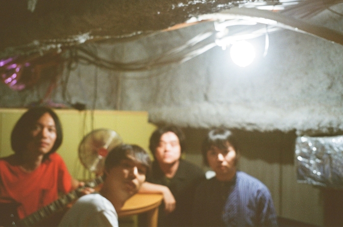 トリプル・ギター／ベースレス・バンド もりへもりへ、初EP『これは音楽ですか』本日10/8配信リリース。リード曲「夢のあの子は知らない子」MV公開