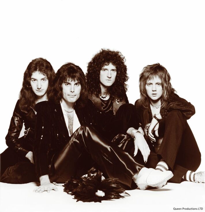 QUEENの歴史的名盤『A Night At The Opera』、名曲「Bohemian Rhapsody」の50周年記念アナログ盤リリース決定
