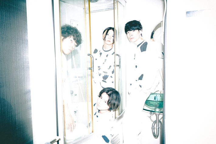 EASTOKLAB、初のコンセプトEP『STELLA』収録の「Orion」がテレビ朝日"イベレコ"EDテーマに決定。バンドの現在地を示す遊び心に溢れたMV公開