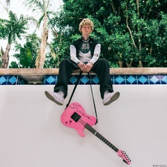 MGK、アルバム『Tickets To My Downfall』に未発表曲5曲を追加した5周年盤リリース。5曲のビデオも公開