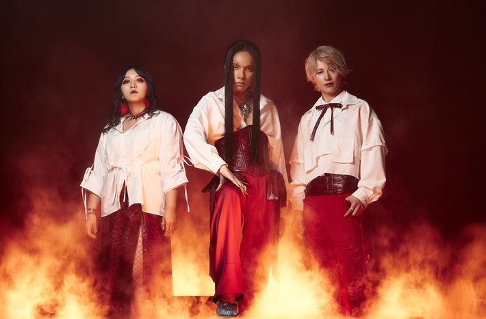 女王蜂、「01」＆「02」がTVスペシャル"アンデッドアンラック Winter編"主題歌に決定