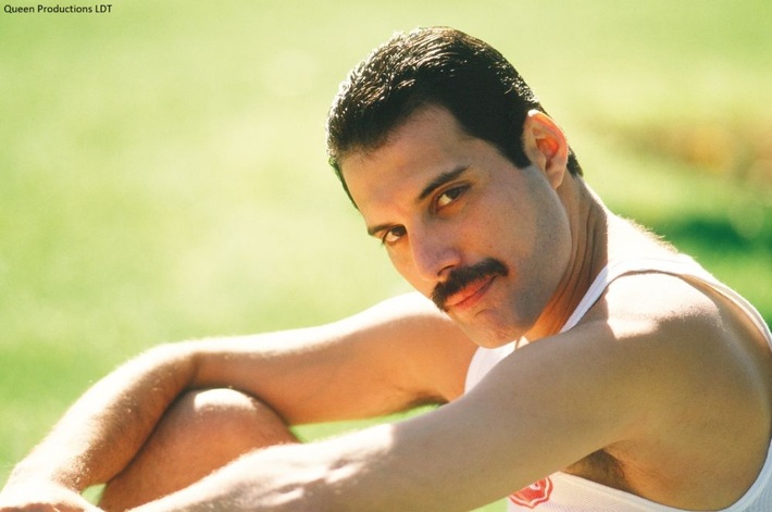 Freddie Mercury、デビュー・ソロ・アルバム『Mr. Bad Guy』豪華40周年記念特別盤LP12/19再発決定。日本限定の紙ジャケ仕様CDも