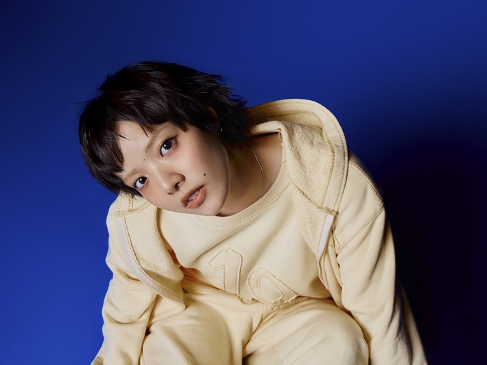 あいみょん、"AIMYON 10th Anniversary"ティーザー映像公開。これまでの歩みを写真で紡ぐスペシャル・ムービー