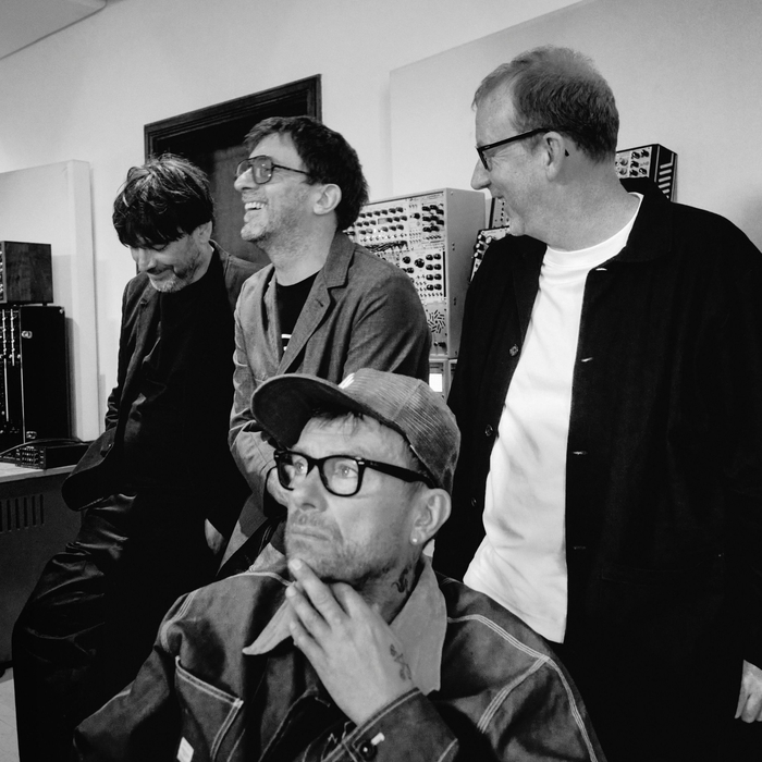 BLUR、2023年のウェンブリー・スタジアム公演より「The Universal」ライヴ映像公開