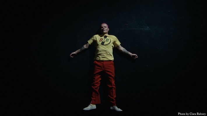 RED HOT CHILI PEPPERSのベーシスト Flea、ジャズに挑戦した新曲「A Plea」配信リリース＆MV公開。初のソロ・アルバム2026年発表予定