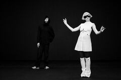 Tom Rowlands（THE CHEMICAL BROTHERS）× Auroraの新ユニット TOMORA、デビュー・シングル「Ring The Alarm」リリース＆MV公開