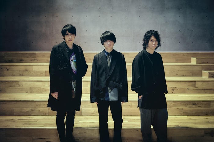 UNISON SQUARE GARDEN、新アー写＆シングル『うるわし／アザレアの風』初回生産限定盤Blu-rayより["Ninth Peel" next]ライヴ映像トレーラー公開