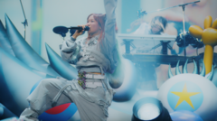 YOASOBI、"RADWIMPS 20th ANNIVERSARY LIVE TOUR"にて披露した「会心の一撃」ライヴ映像公開