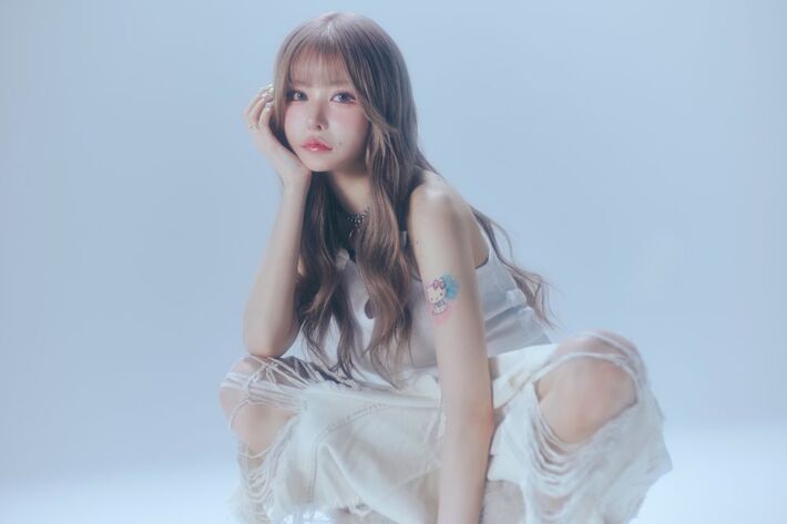 戦慄かなの、大森靖子提供の新曲「LOVED ALL」が来年1/20より配信のショート・ドラマ"地獄に堕とす、その日まで"主題歌に決定。明日12/24 21時MVプレミア公開