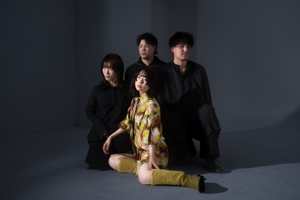京都発の4人組マスロック・バンド 水中スピカ、バンド史上最もダークで