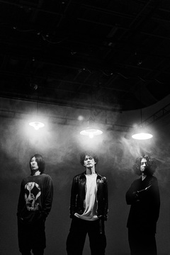 9mm Parabellum Bullet、かみじょうちひろ（Dr）が脱退。3人体制初ライヴ"シークレットフリーライブ2026"1/8開催決定。新アー写＆動画コメント公開