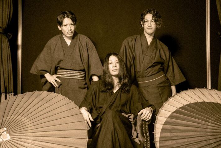 鳴ル銅鑼、三輪和也、岩田遼平、蒲 信介の3人体制にサポート・ベースを加えて活動再開。再始動後初ライヴは4/3下北沢SHELTERワンマン公演