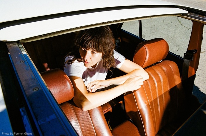 豪シンガー・ソングライター Courtney Barnett、新作『Creature Of Habit』3/27リリース決定。WAXAHATCHEEとのコラボ楽曲「Site Unseen」公開