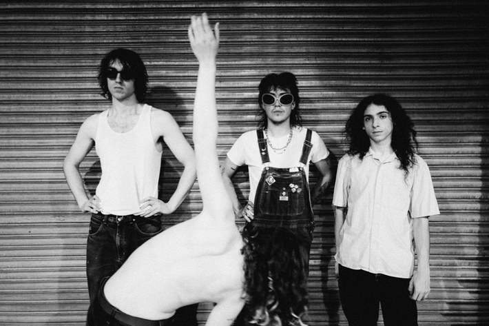 GEESE、米TV番組"Saturday Night Live"での「Au Pays Du Cocaine」＆「Trinidad」パフォーマンス映像公開